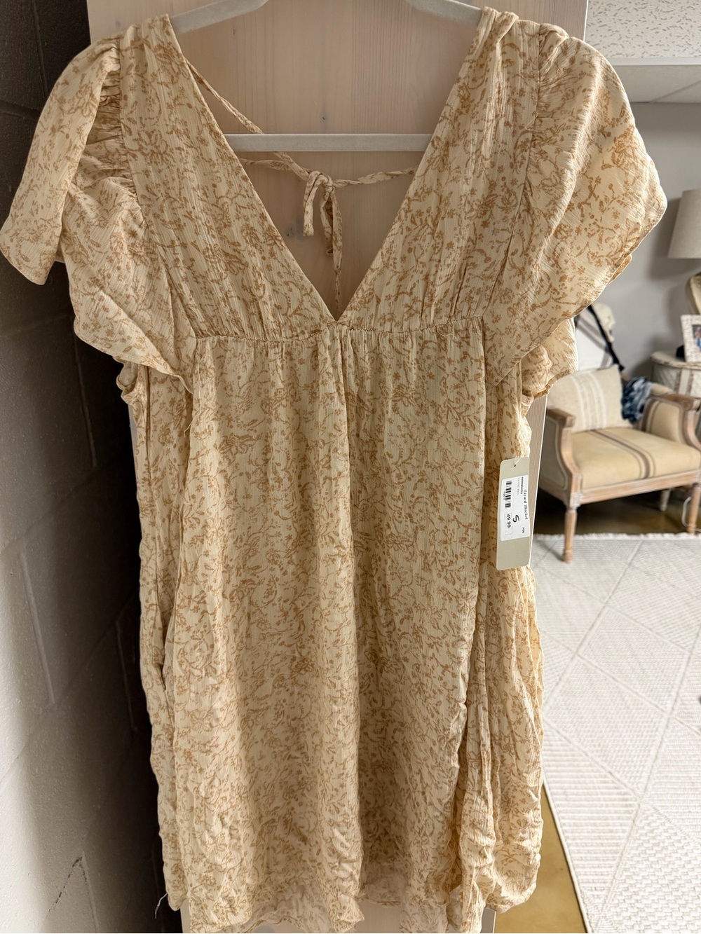 Women's Cream Floral V-Neck Short Sleeve dress